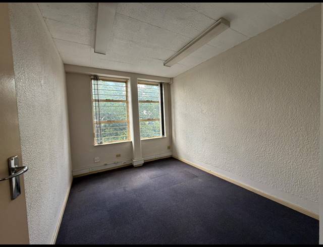 1,080M² OFFICE TO LET IN ALRODE